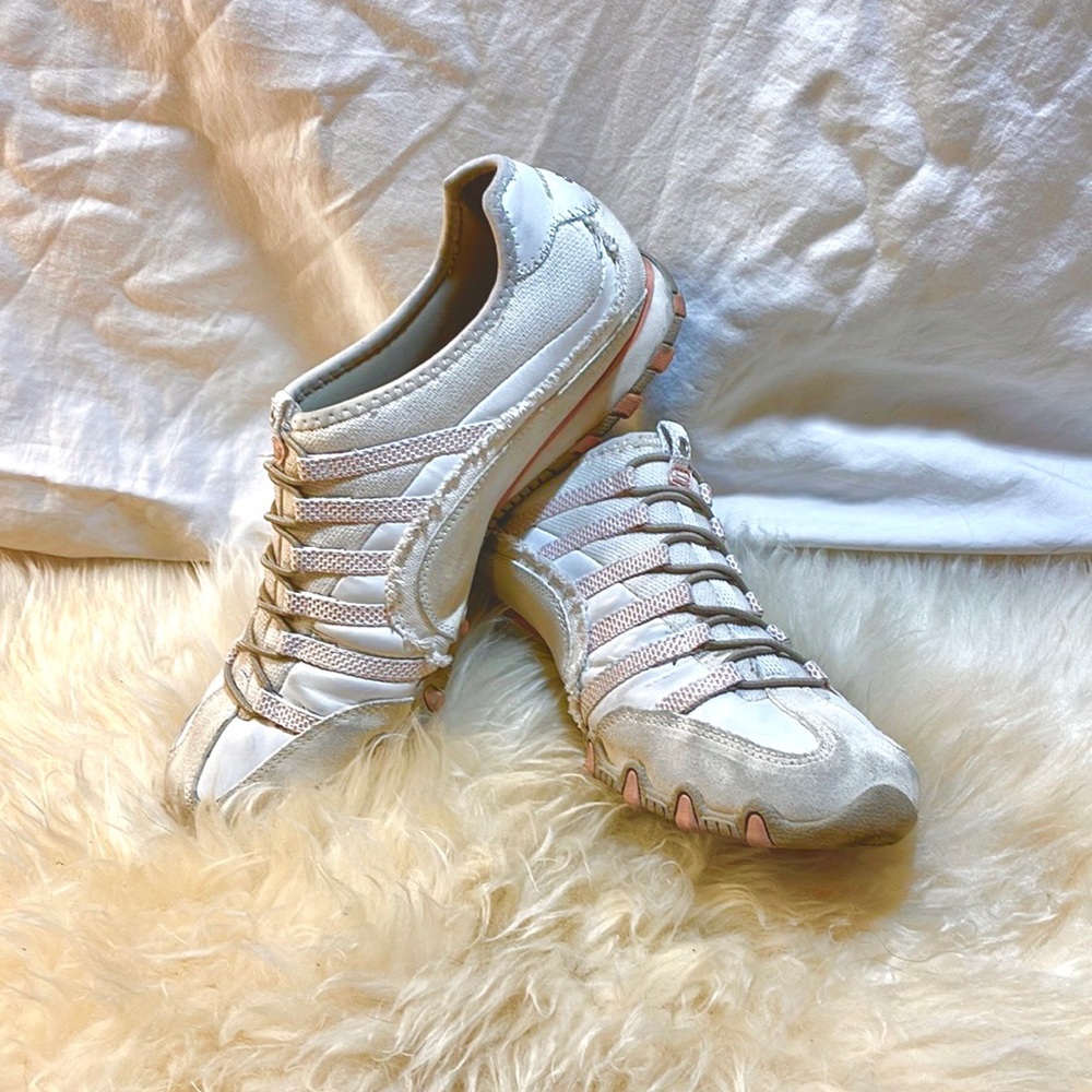 Sketchers white and peach slip on size 10 Bikers Casual Sneakers Style #21468